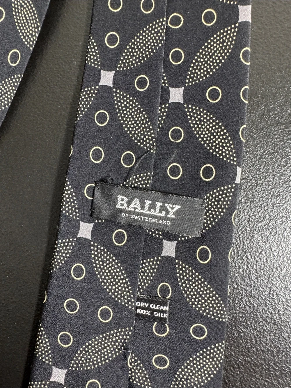 Bally mens black geometric pattern vintage 100% silk neck tie EUC